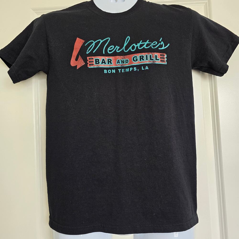 Gildan Ultra Blend Merlotte's Bar and Grill Bon Temps LA Graphic T-Shirt Size S